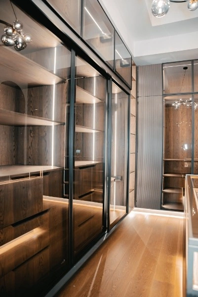 Cape Winelands showroom walk in closet
