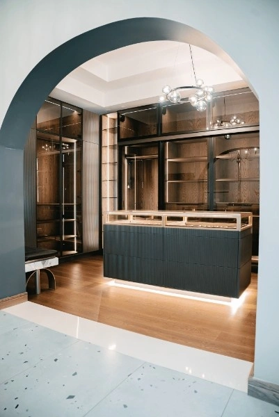 Cape Winelands showroom walk in closet